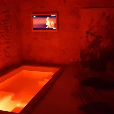 בית הארחה Demode Luxury Wellness לצ'ה
