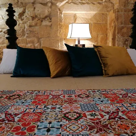 Demode Luxury Wellness בית הארחה *